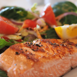 Low-Carb Diet: Salmon with Salad