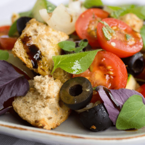 Vegan Diet: Tomato Salad with Whole Grain Bread