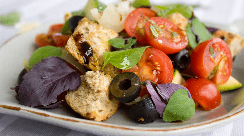 Vegan Diet: Tomato Salad with Whole Grain Bread